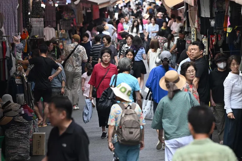 한국, 2025년 10월 사상 초유의 열흘 연휴 가능성…여행 붐·경제 논쟁·문화적 영향
