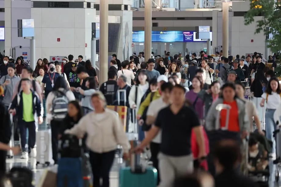 한국, 월요일 대체공휴일 확대 검토…근로자·기업·사회에 미칠 영향은