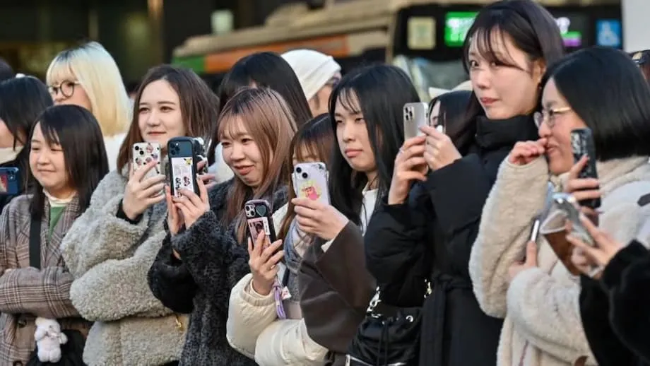일본 도시, 스마트폰 하루 2시간 사용 제한 제안으로 논란