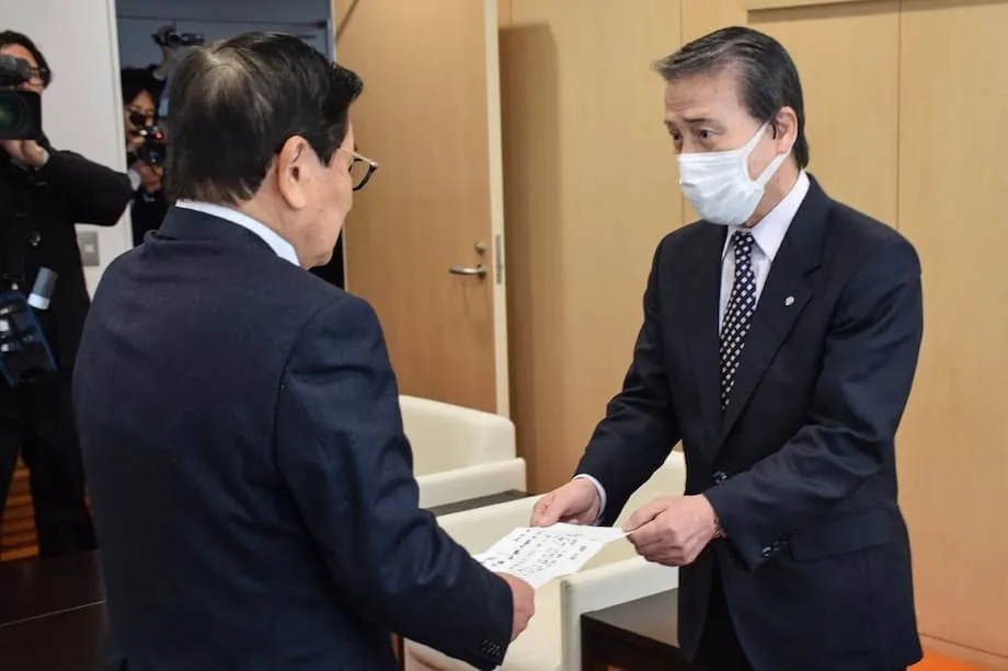 괴롭힘 혐의로 물러난 전 시장, 의회 의석 차지해 일본서 거센 반발