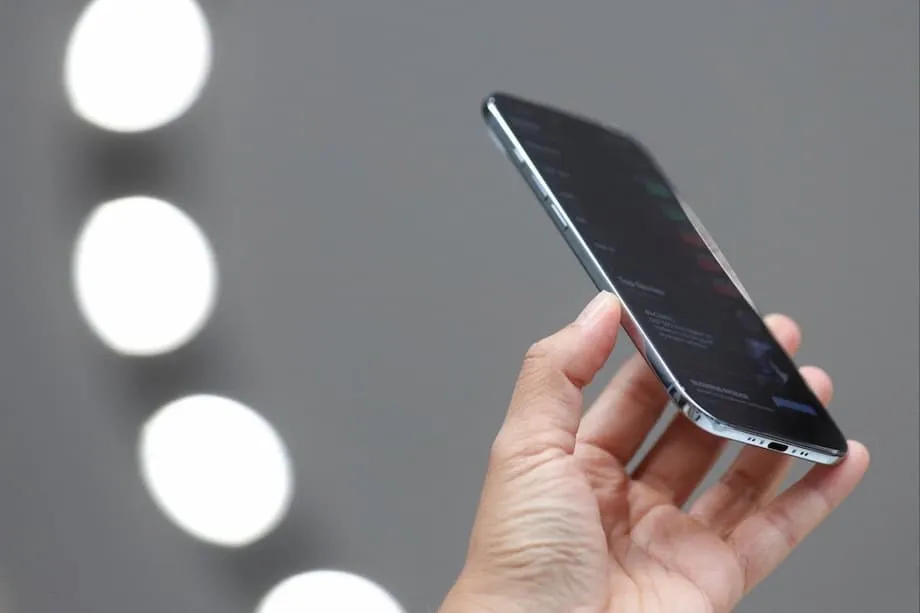 애플, 중국 내 iPhone Air 출시 연기…eSIM 승인 대기