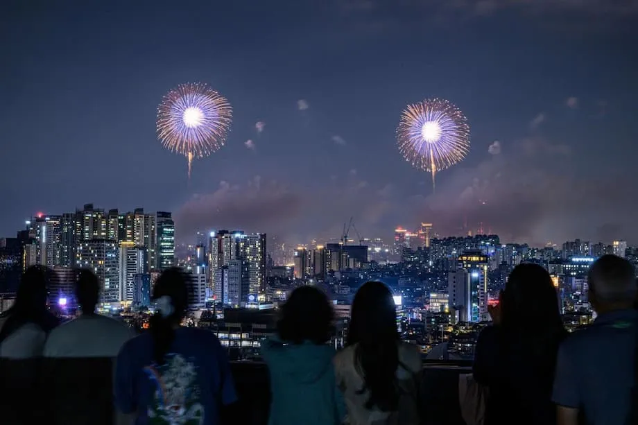 서울세계불꽃축제에 100만 명 운집…한강 수놓은 불꽃