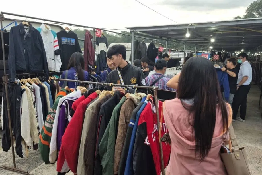 쌀쌀한 날씨에 부리람 중고 겨울옷 찾는 소비자 늘어