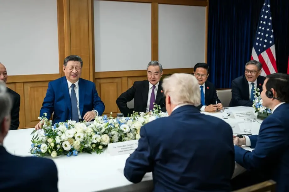 APEC 정상회의서 웃음 보인 시진핑…국제무대와 국내 이미지의 간극 드러나