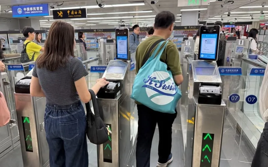 중국 본토 안면인식 전용 통로 확대에 홍콩 여행객 이용 늘어