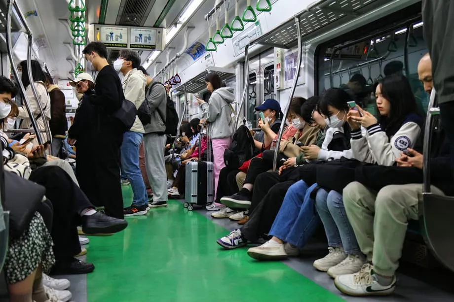 세계 최장 수준의 통근 시간, 한국의 정신건강 위기 키운다