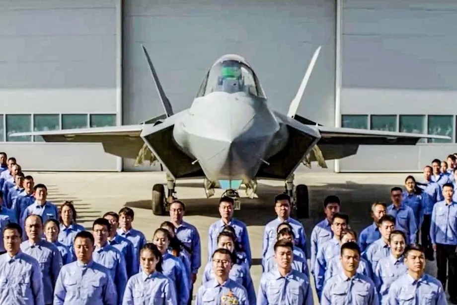 파키스탄, 중국산 J-35 스텔스 전투기 도입 합의…공군력 판도 대변화