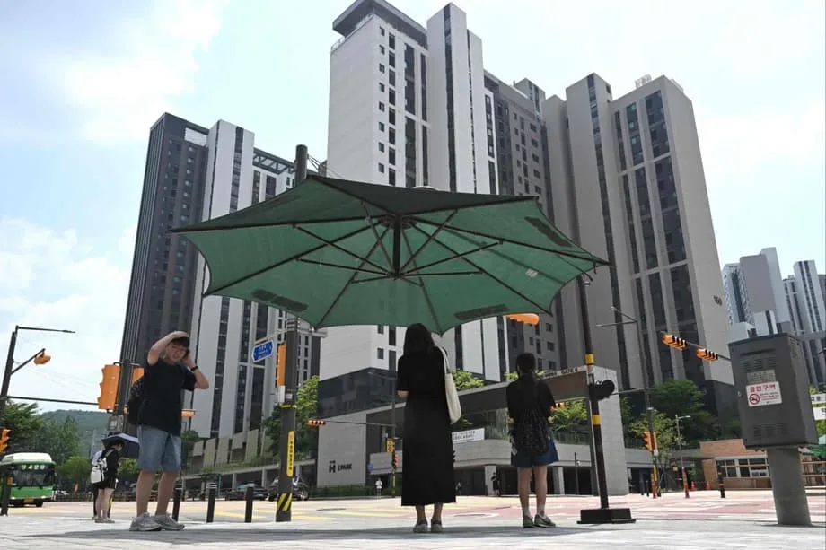 기록적 폭염에 한국, 국가재난 선포…온열질환 사망자 19명