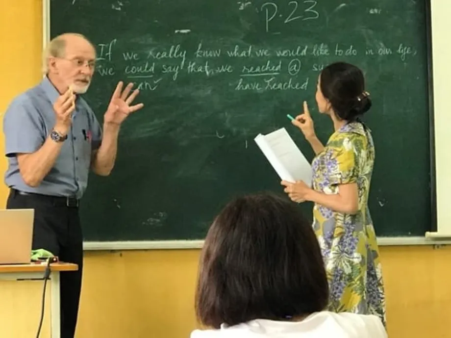베트남 영어 교육의 역설: 수년간 공부해도 실력이 제자리인 이유와 개선 방안