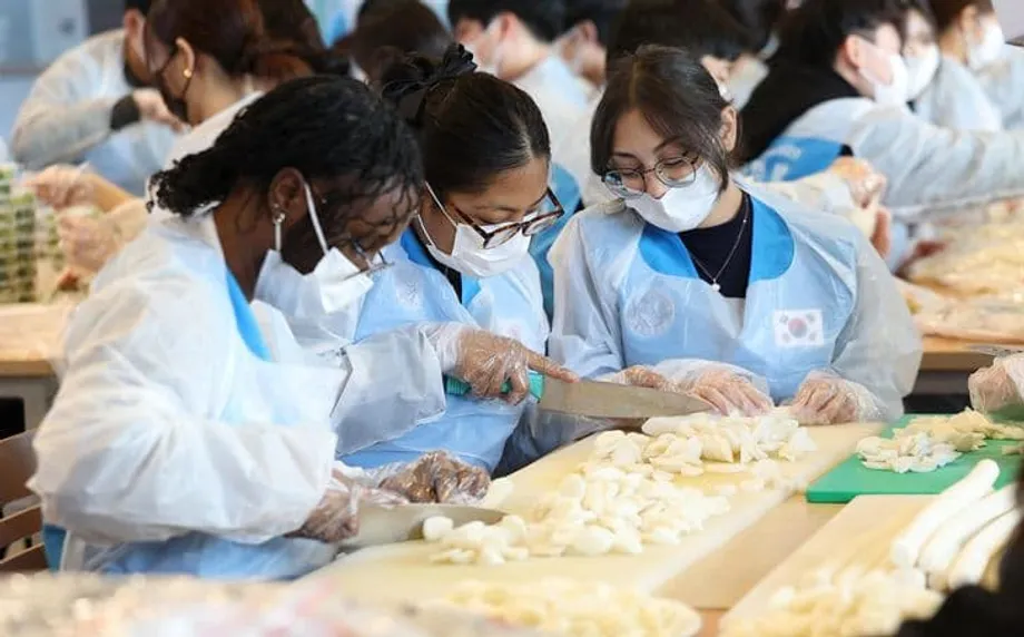 비자 체류기간 초과 급증에 위기 맞은 한국의 외국인 유학생 유치 전략