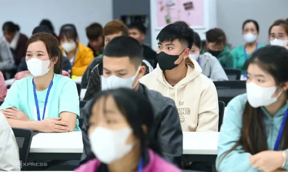 폭스콘·럭스셰어, 베트남서 두 달 치 급여 보너스 내걸고도 인력난