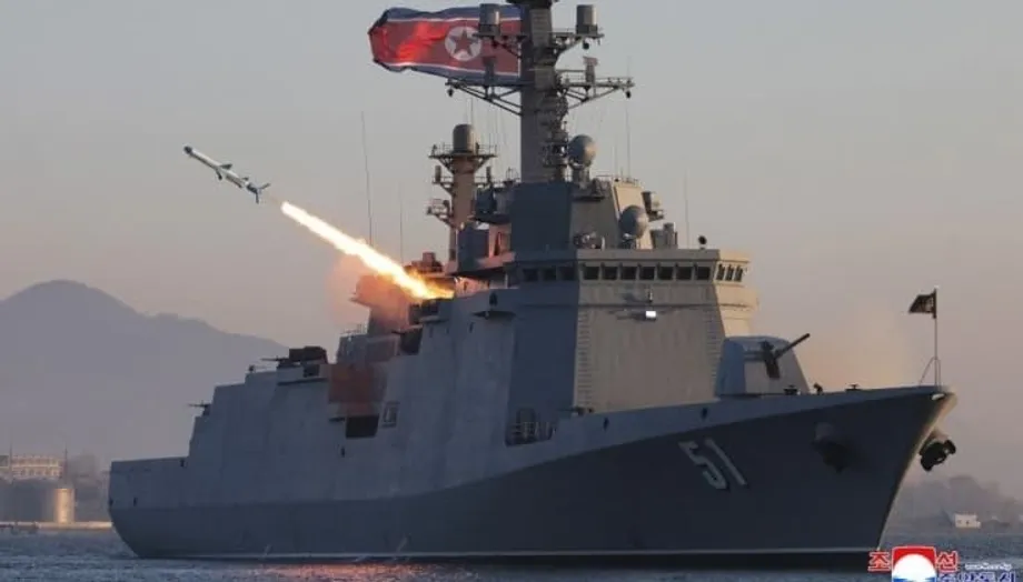 북한, 핵 탑재 가능 구축함 시험…미국 태평양 기지 위협