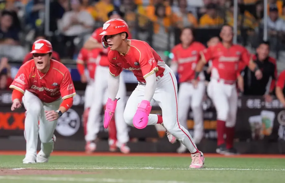 Brothers Rally to 4–4 Against Dragons in Taiwan Series Game 4 as Home Plate Call Is Overturned